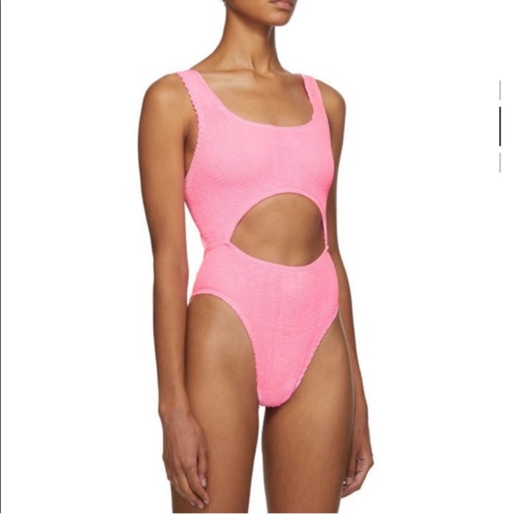 Bond-eye Cut Out One Piece - Picture 4 of 7